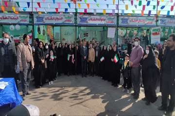 حضور پر شور کارکنان معاونت بهداشت در مراسم راهپیمایی یوم الله ۲۲ بهمن / برپایی غرفه جوانی جمعیت